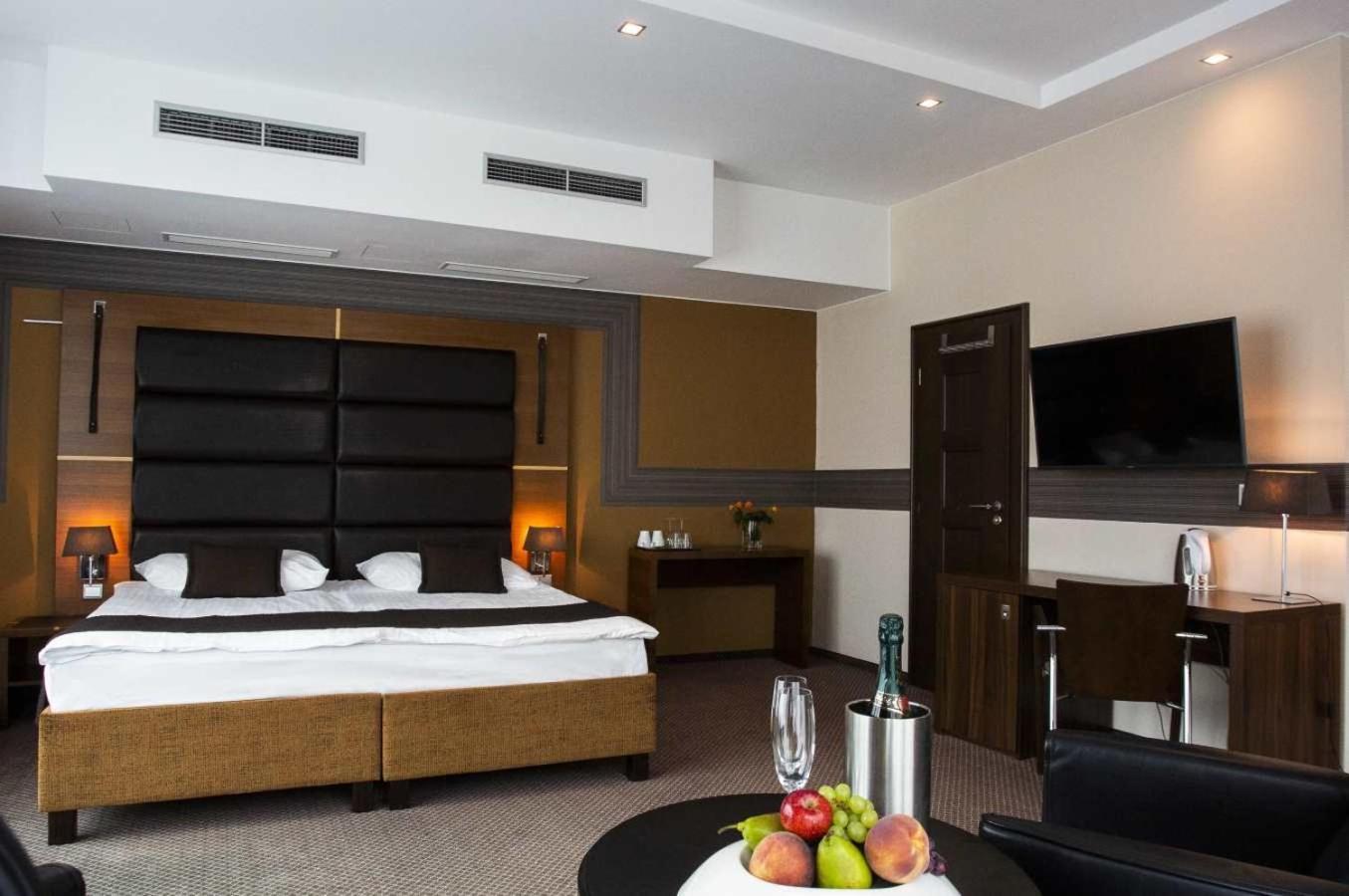Art Hotel William Bratislava Buitenkant foto
