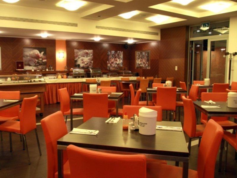 Art Hotel William Bratislava Buitenkant foto